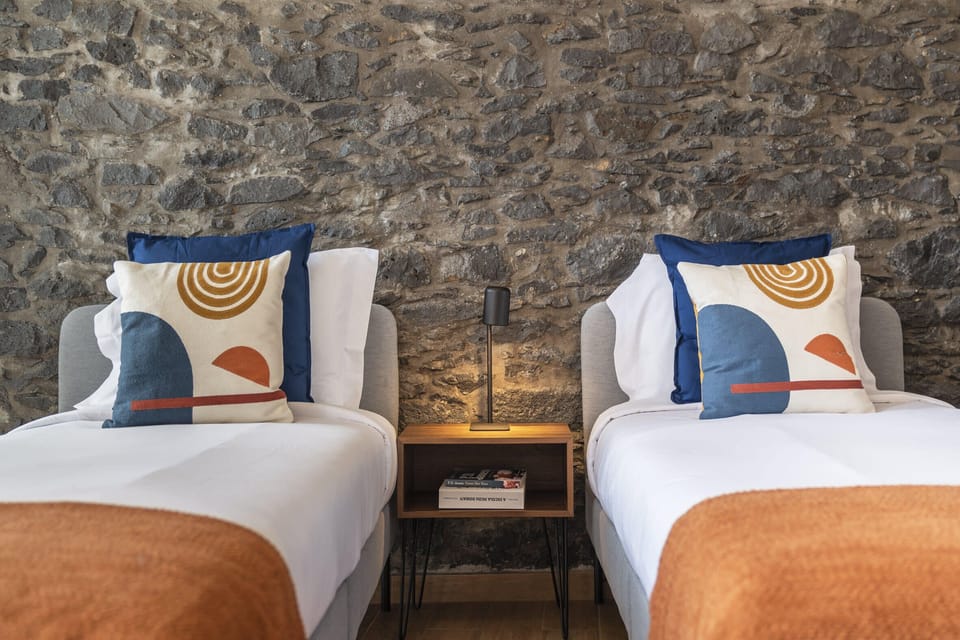 Bedroom with two single beds