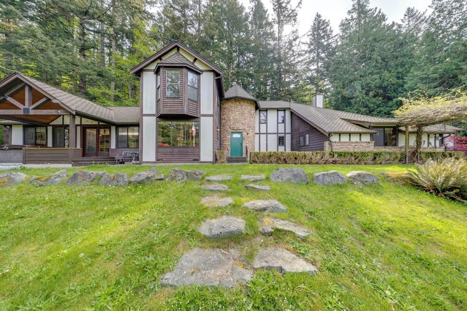House (4 Bedrooms) | Front of property