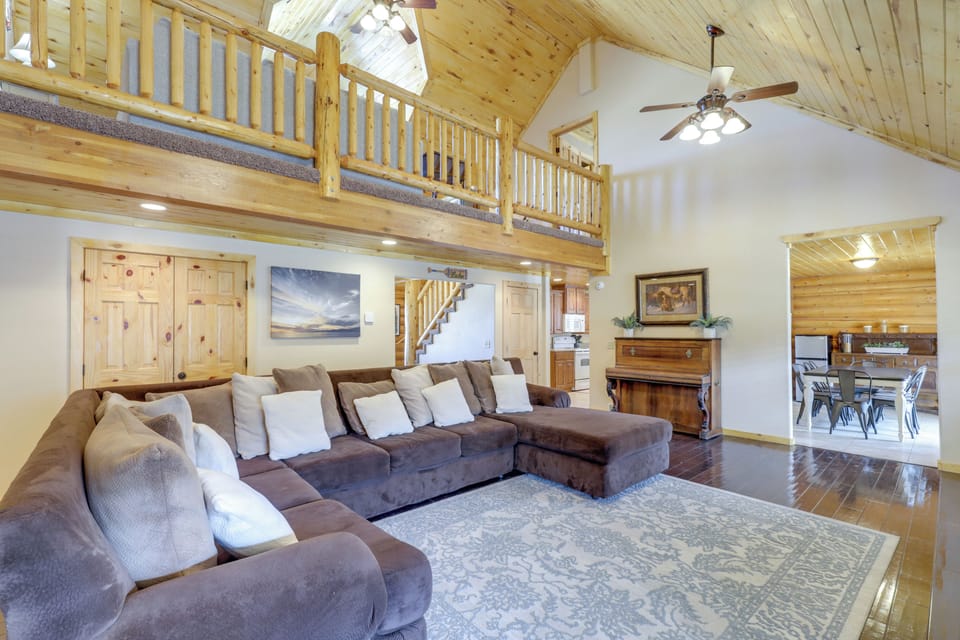 House (6 Bedrooms) | Interior