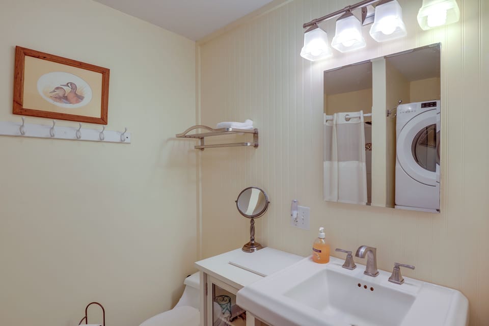 Weaverville Escape: Epic Mtn Views! Cottage in Buncombe County