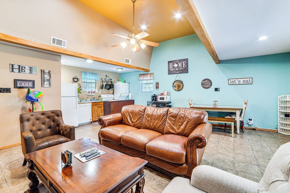 House (2 Bedrooms) | Interior