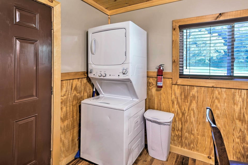 Silver Creek Cabin w/ Hiking < 1 Mi to Town! Cottage in Beattyville