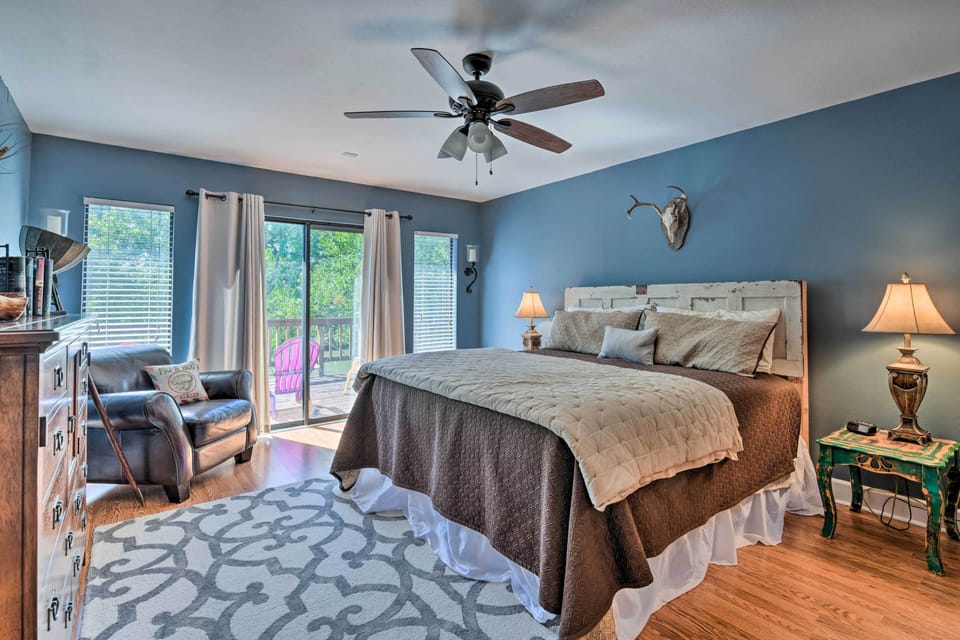 Bay Access & Dock: Riverfront Tivoli Escape Cottage in Texas