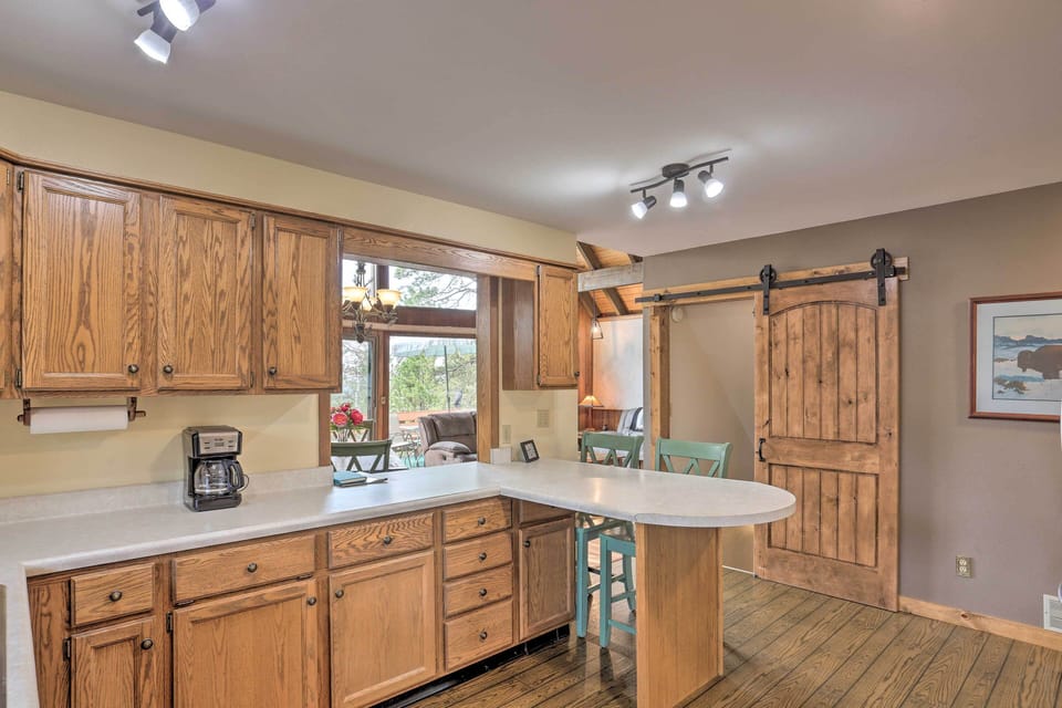 House (4 Bedrooms) | Interior