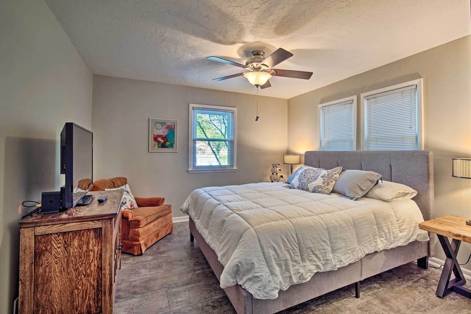 Cute Emporia House - Mins to Downtown & Esu! Cottage in Emporia