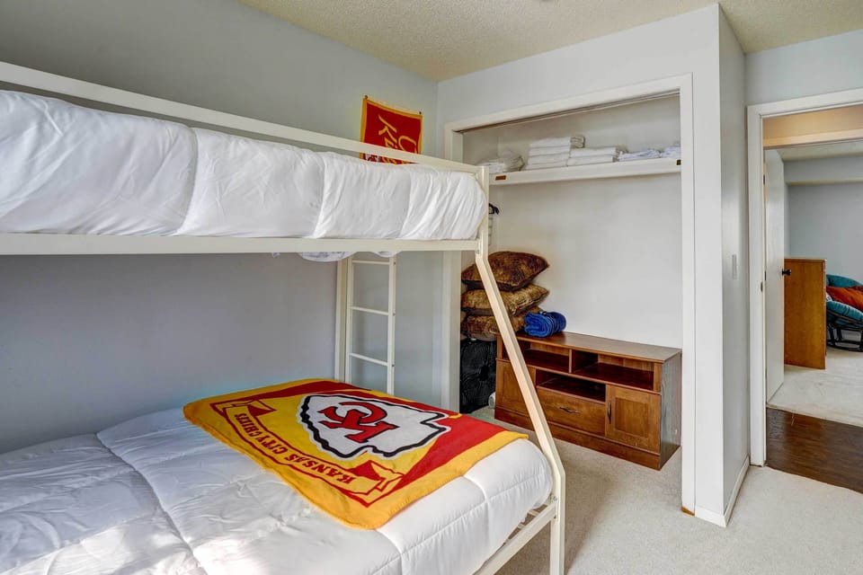 House (3 Bedrooms) | 3 bedrooms, iron/ironing board, bed sheets