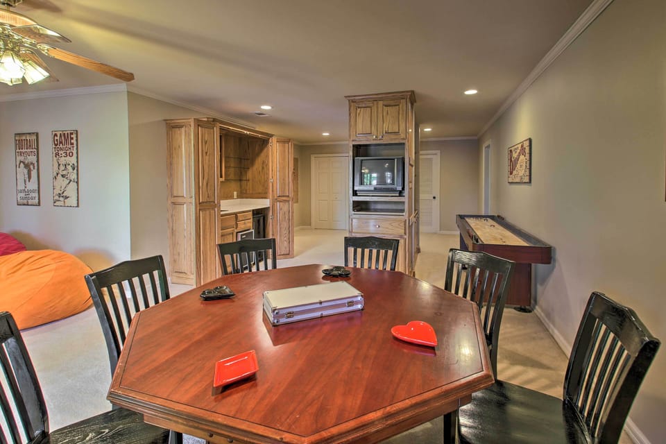 House (5 Bedrooms) | Interior