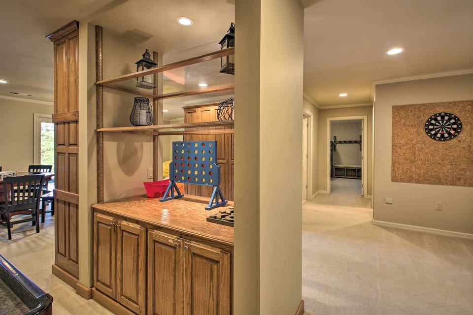 House (5 Bedrooms) | Interior