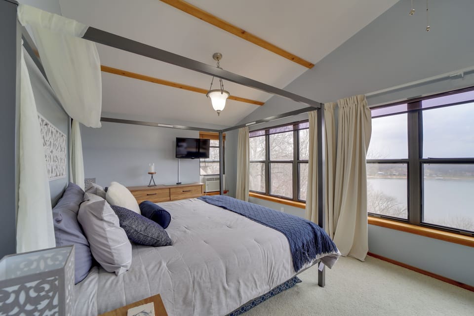 Lake-view Home w/ Deck + Gas Grill in Bernice! Cottage in Oklahoma