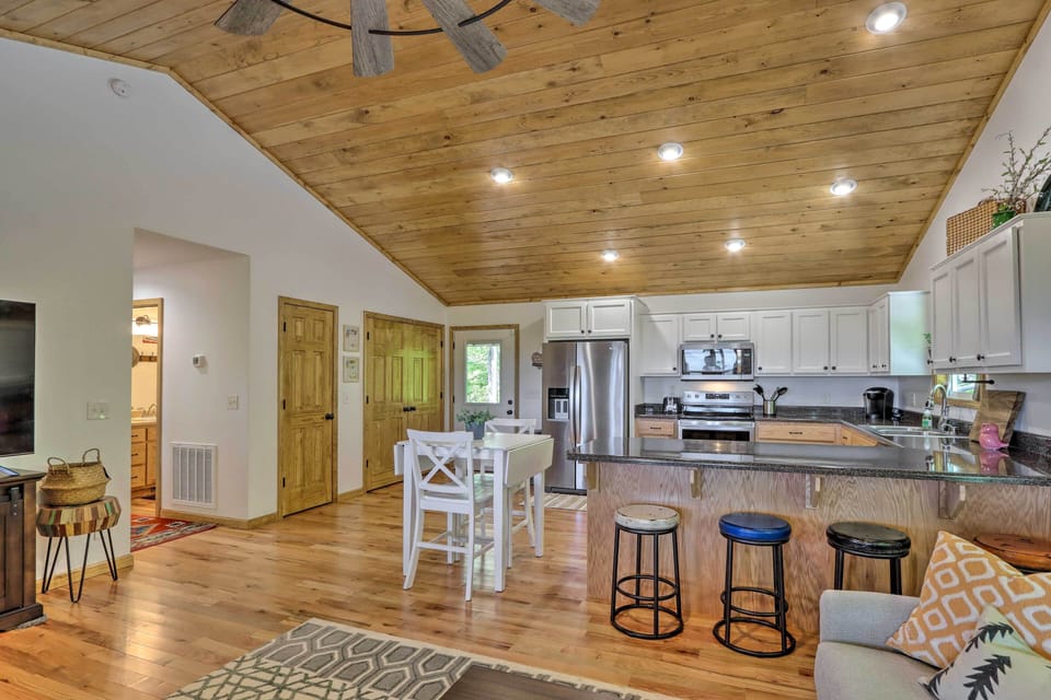 House (2 Bedrooms) | Interior