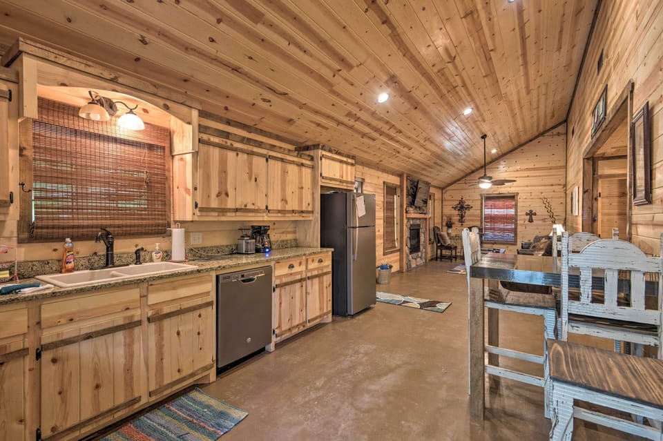 House (2 Bedrooms) | Interior