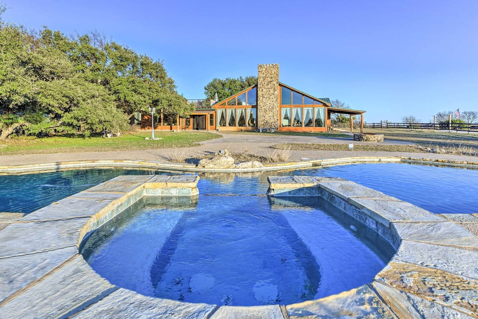 House (4 Bedrooms) | Front of property