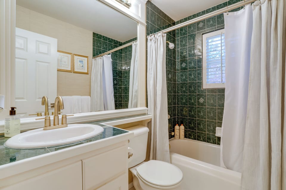 Group Getaway in Snohomish Cottage in North Creek