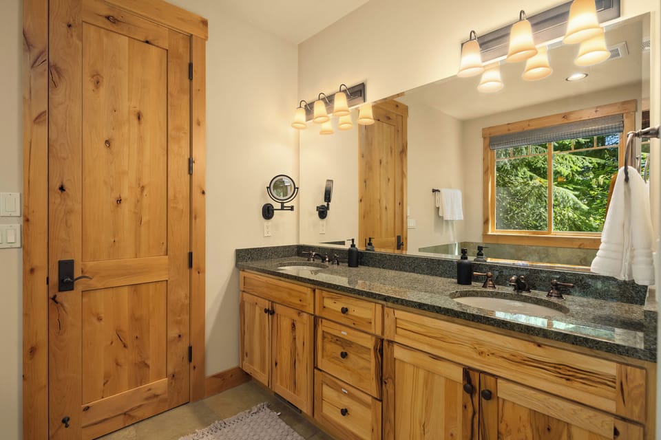 Hot Tub & Heated Patio! Suncadia Ski Getaway Cottage in Kittitas County