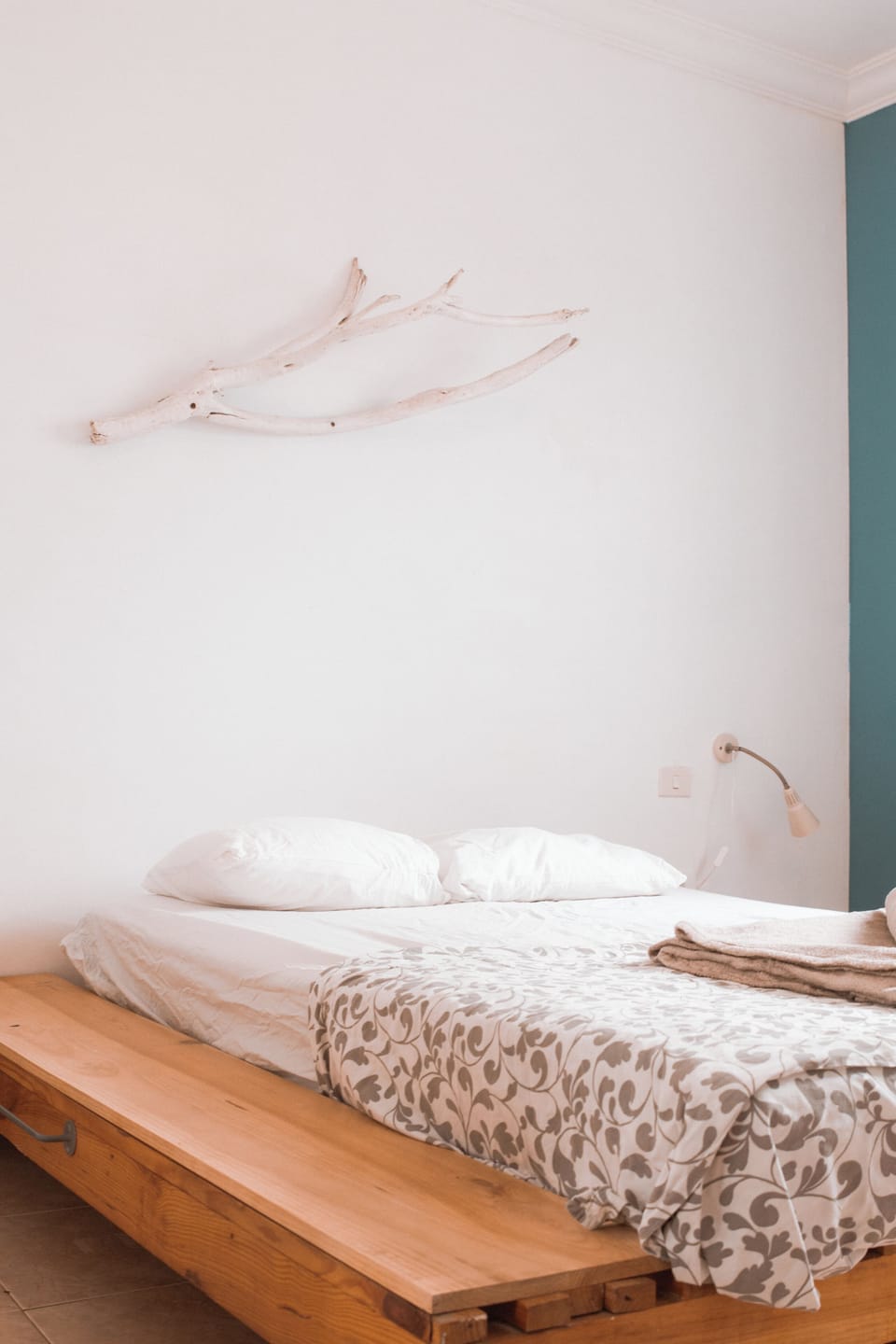 Deluxe Single Room, Multiple Beds | Desk, blackout drapes, iron/ironing board, free WiFi