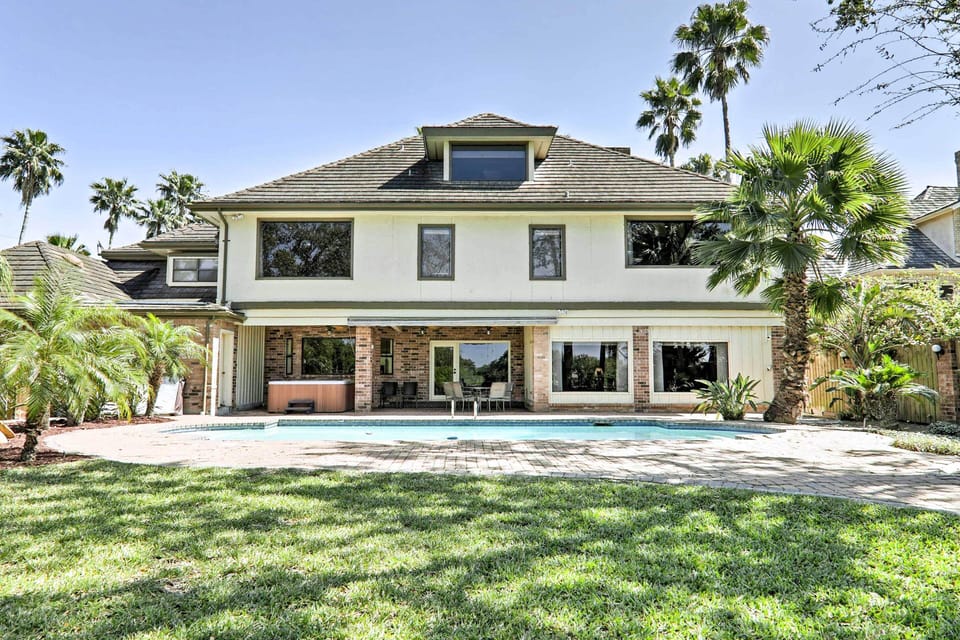 House (6 Bedrooms) | Front of property