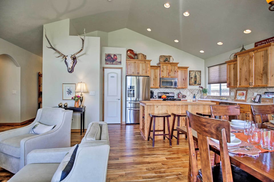 House (4 Bedrooms) | Interior