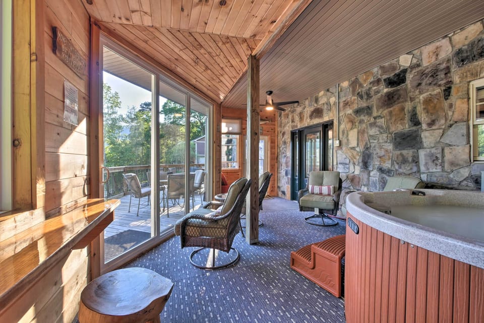 House (6 Bedrooms) | Interior
