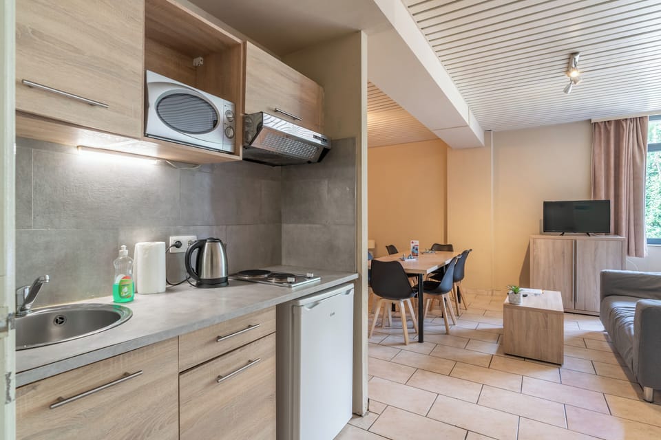 Family Room (6 People) | Private kitchenette | Fridge, microwave, coffee/tea maker, electric kettle