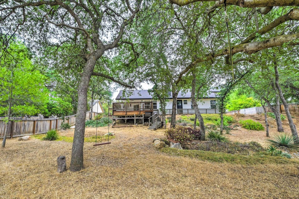 Charming Home < 10 Mi to Sequoia Nat'l Park! Cottage in Three Rivers