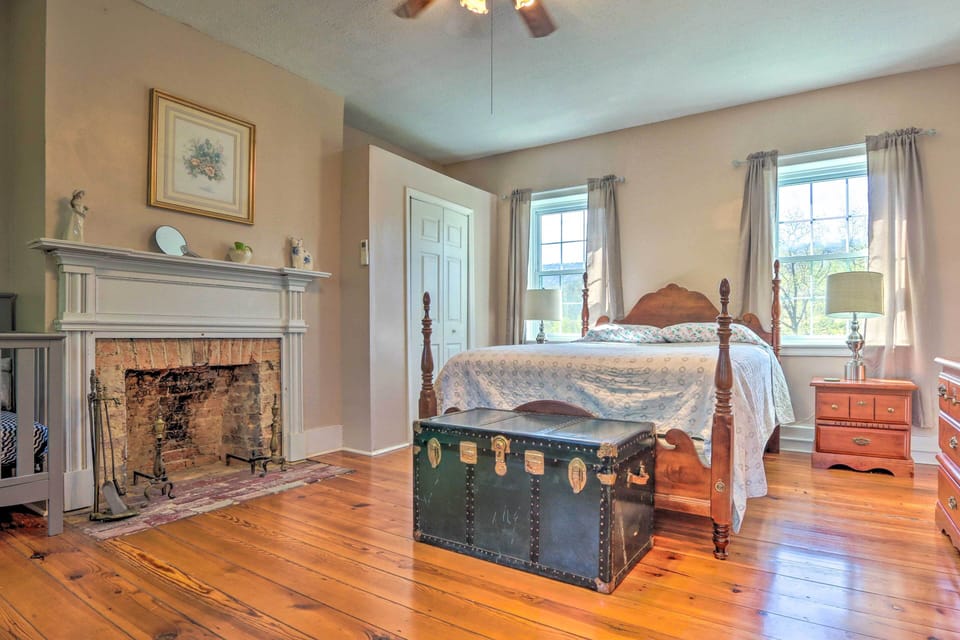 Historic 'hammond House' w/ Wine Country View! Cottage in Shenandoah Valley
