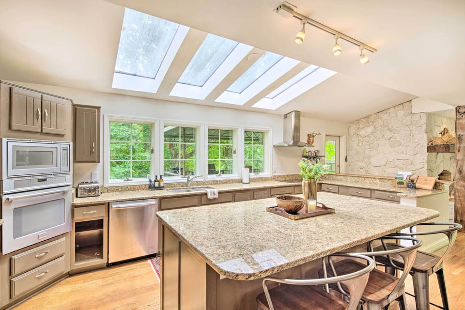 House (6 Bedrooms) | Interior