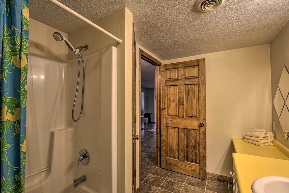 Lakefront Eau Galle Home w/ Hot Tub & Fire Pit Cottage in Wisconsin