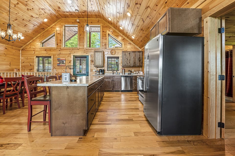 Kitchen island with 4 additional seats.