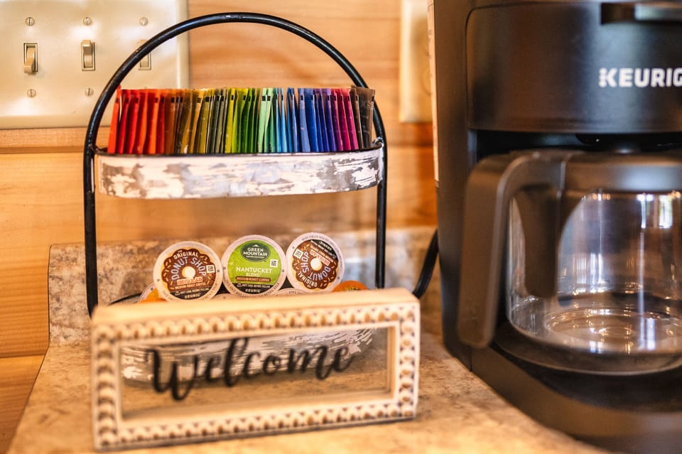 Coffee station with Keurig Duo that can brew a pot or single cup with Keurig cup