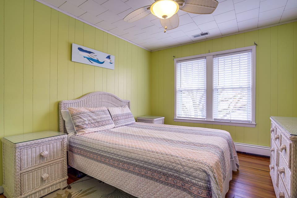 Bedroom 3 | Queen Bed