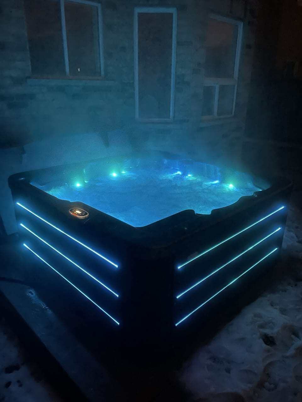 Indoor spa tub