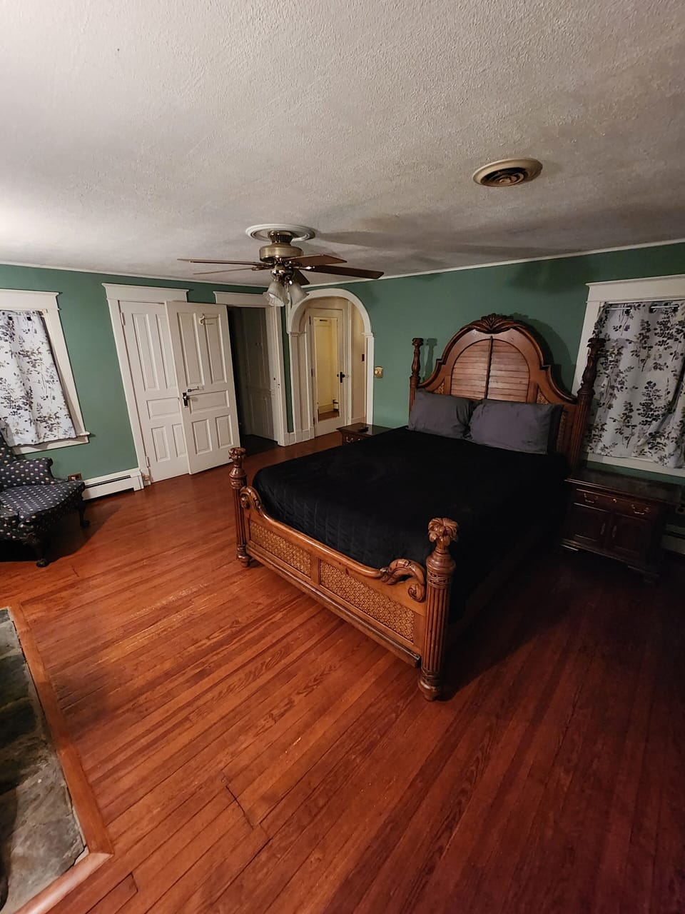 Shaw room with shared bathroom