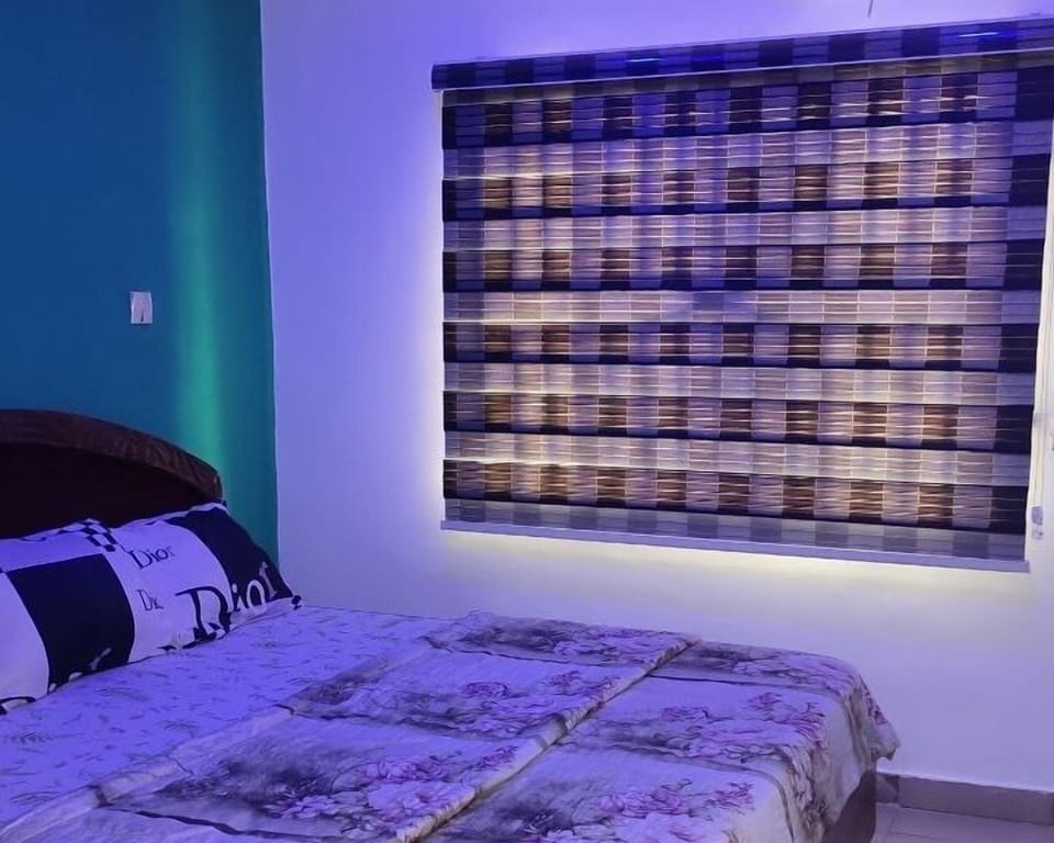 Single Room | Iron/ironing board, bed sheets