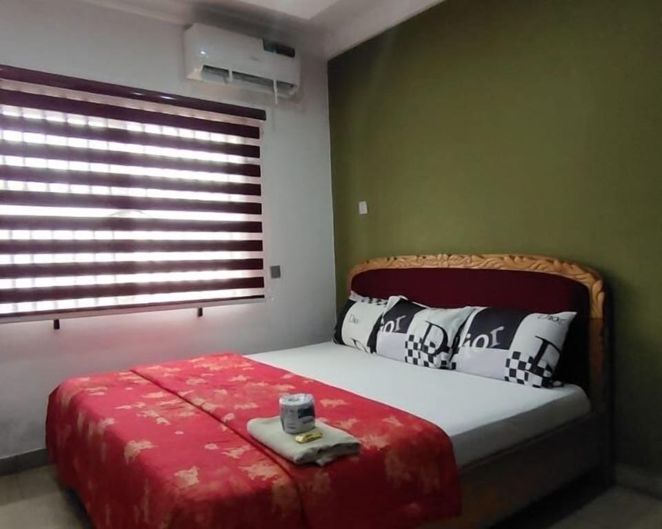 Deluxe Double Room | Iron/ironing board, bed sheets