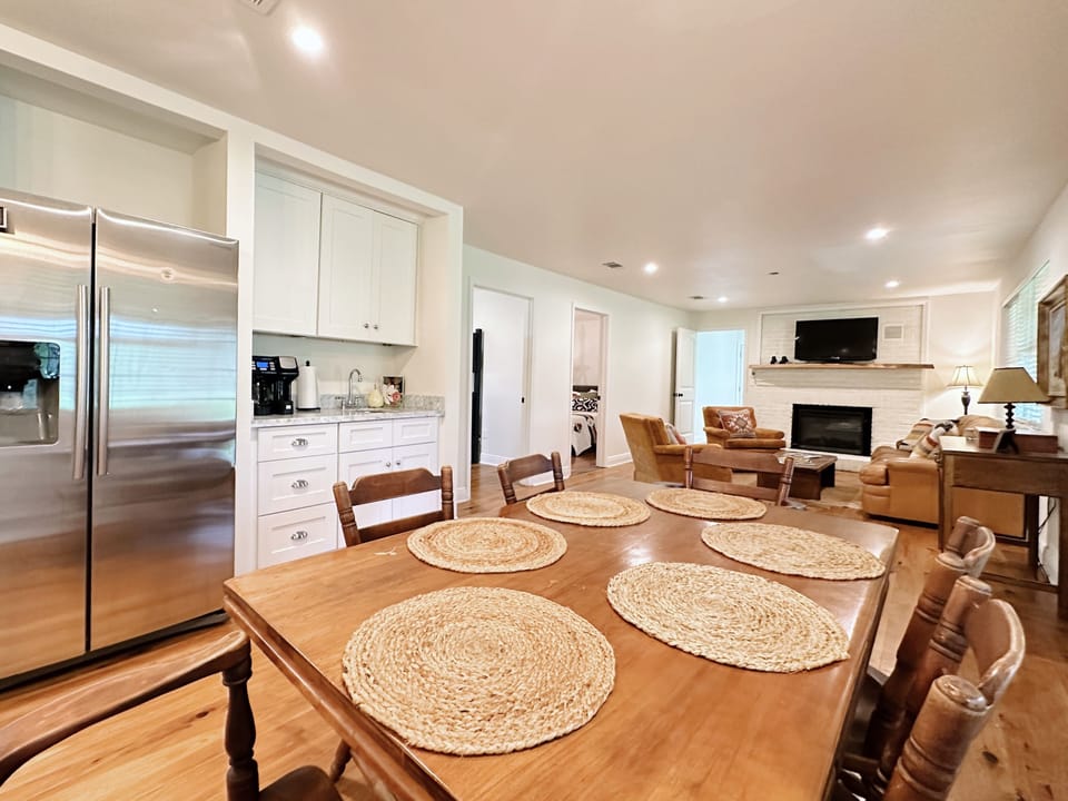 Dining area with comfortable seating for 6, perfect for making memories! 