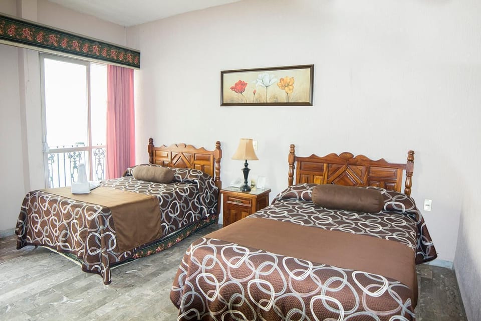 Premium bedding, in-room safe, iron/ironing board, free WiFi
