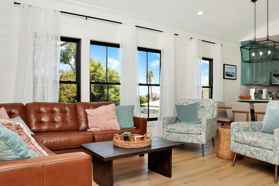 House, Multiple Beds (Emerald Palms) | Living area
