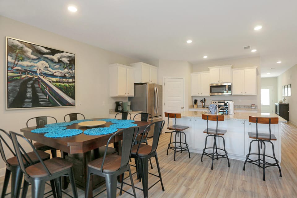 House, Multiple Beds (Paradise Isle) | Dining