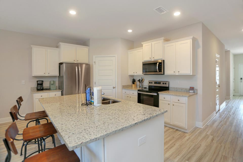 House, Multiple Beds (Paradise Isle) | Private kitchen | Oven, toaster