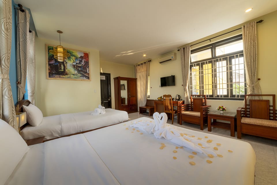 Family Room | Desk, free WiFi, bed sheets