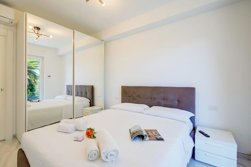 1 bedroom, bed sheets