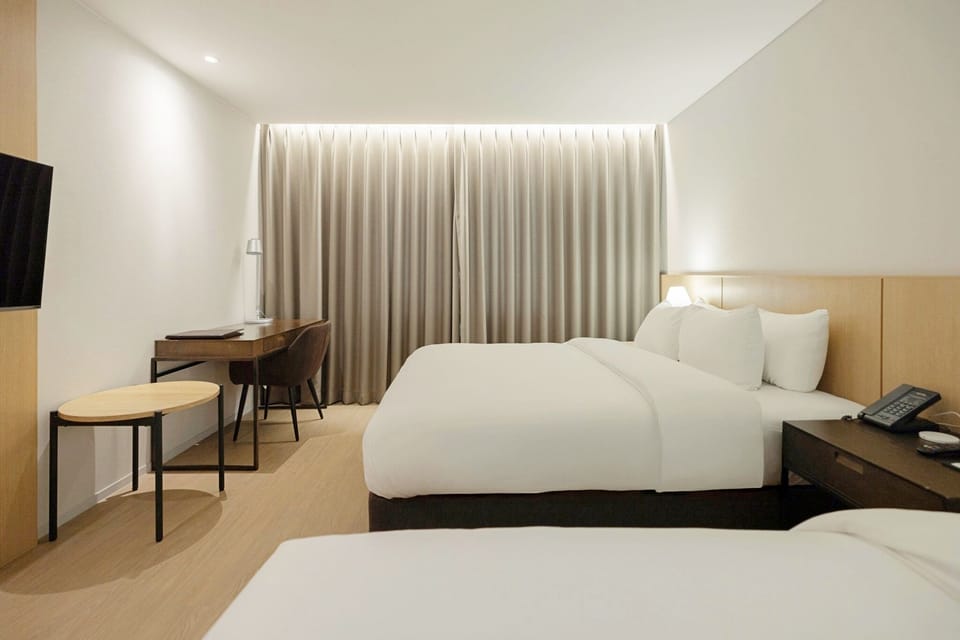 DELUXE FAMILY | Premium bedding, down comforters, in-room safe, individually decorated