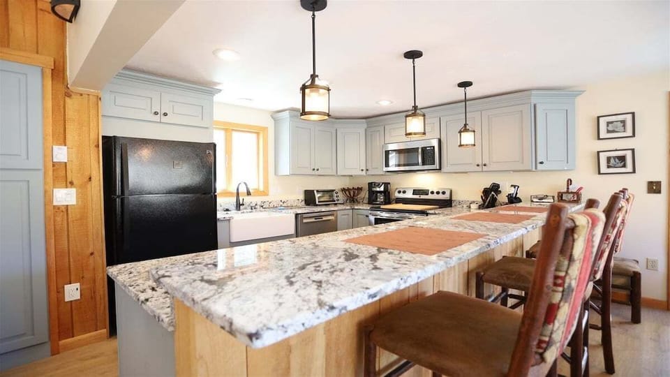 Full Kitchen in Private Home in White Mountains