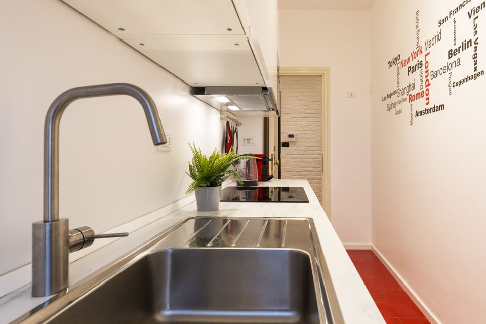 Deluxe Apartment | Private kitchen | Full-size fridge, microwave, stovetop, dishwasher