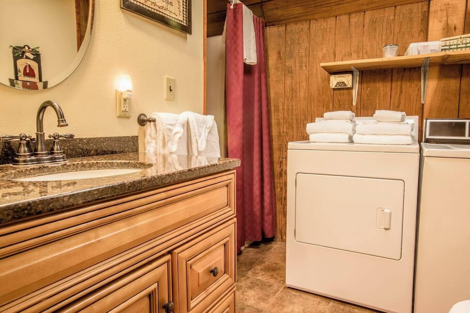 Full Bathroom 1 - Main Level