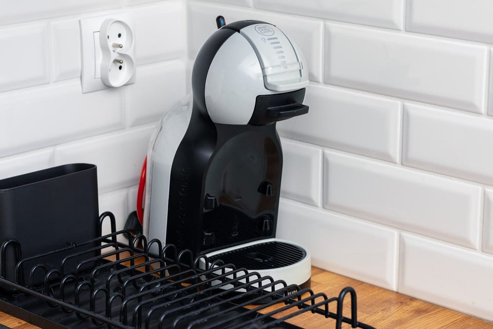 Coffee machine (for capsules) in the kitchenette.