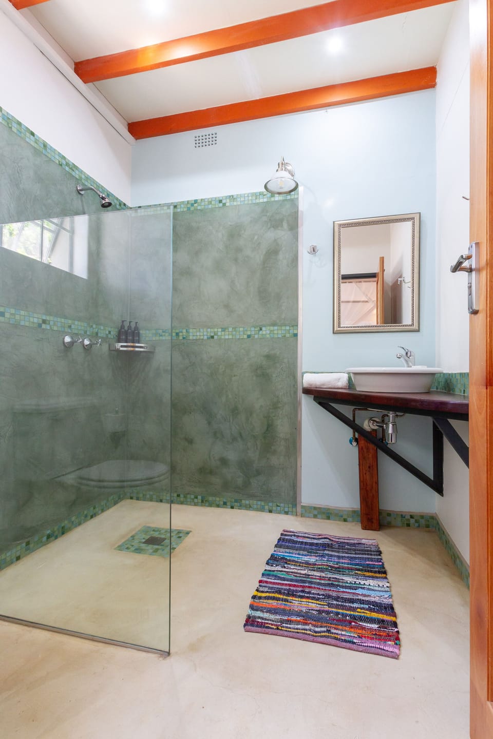 Deluxe Double or Twin Room, 1 Bedroom, Courtyard Area | Bathroom | Free toiletries, hair dryer, bidet, towels