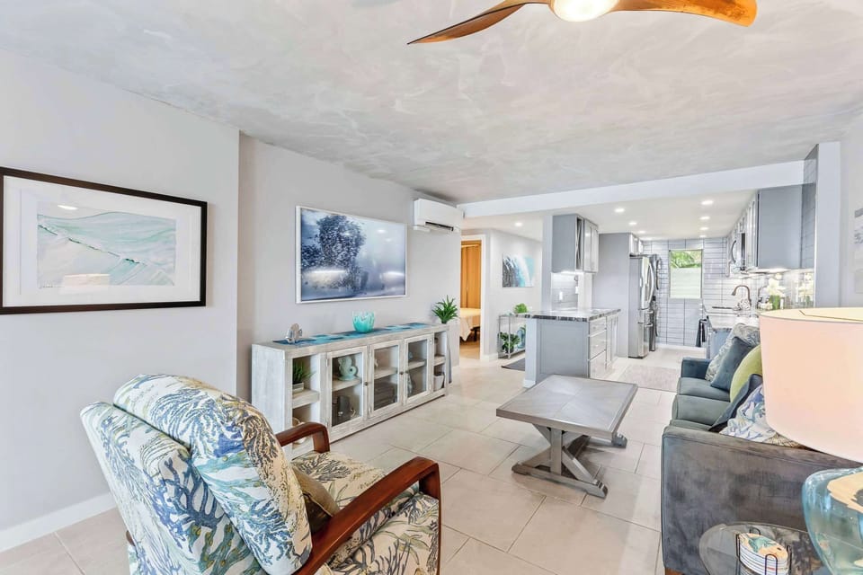 
Unwind in style! This bright & inviting living space offers comfort & chic island vibes for your ultimate Maui escape. Your dream vacation starts now!