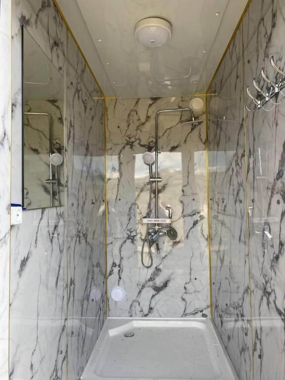 Traditional Double or Twin Room | Bathroom | Free toiletries