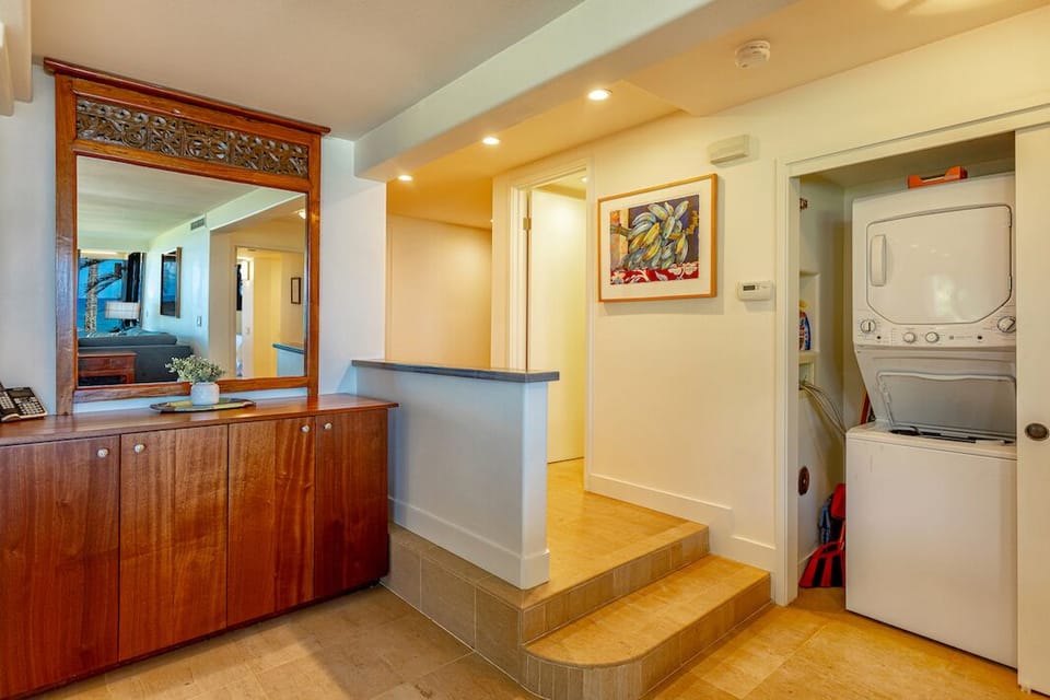 Entry way. Washer & dryer